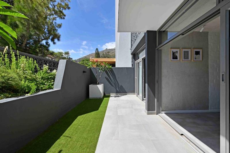 2 Bedroom Property for Sale in Sea Point Western Cape
